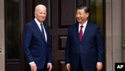 အမေရိကန်သမ္မတဂျိုးဘိုင်ဒန် (ဝဲ) နဲ့ တရုတ်သမ္မတရှီကျင့်ဖျင်တို့ APEC အာရှပစိဖိတ်စီးပွါးရေးပူးပေါင်းဆောင်ရွက်မှုဖိုရိမ်ပြင်ပမှာ တွေ့ဆုံကြစဥ်။ (နိုဝင်ဘာ ၁၅၊ ၂၀၂၃)