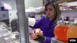 Rosalina Sie kerap mengulik menu baru untuk ditawarkan di Creamberry.