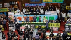 Supporters for both ruling and opposition parties demonstrate at the legislative chamber building in Taipei, Taiwan, May 28, 2024. 