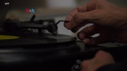 Kualitas Suara hingga Nostalgia: Penjualan Piringan Hitam Vinyl Lampaui CD