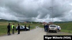 Söyüdlü kəndinin girişrində polsi postu (Arxiv foto. Mənbə: VOA)