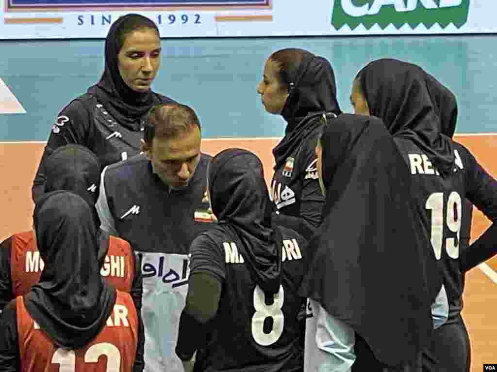 مسابقه تیم‌های ملی والیبال زنان ایران و ژاپن در رقابت‌های قهرمانی آسیا