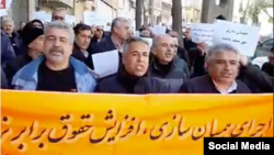 تجمع اعتراضی بازنشستگان کشوری در سنندج (سه‌شنبه ۲۷ آذر ۱۴۰۲)