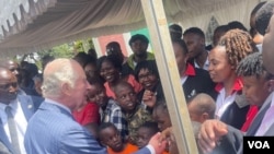 King Charles III and Queen Camilla visit Eastlands library in Nairobi, Oct. 31, 2023. (Mariama Diallo/VOA)