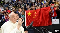 教宗方济各访问蒙古期间受到中国天主教信徒的欢迎。（2023年9月3日）