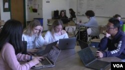 Wartawan siswa di SMA Walter Johnson (dok: VOA)