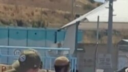 Pengunjuk Rasa Israel Mengadang Truk Bantuan, Lempar & Injak Mi Instan