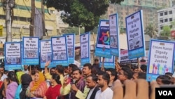 A leader of the opposition party Gono Odhikar Parishad delivers a speech at a rally to protest the unlawful arrest of opposition activists, in Dhaka on Human Rights Day, Dec. 10, 2023. (Golam Quddus for VOA)