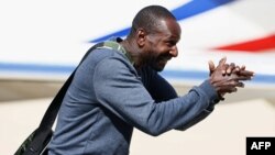 Le journaliste français Olivier Dubois à son arrivée à Paris, le 21 mars.