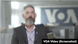 Ветеран американської армії, родом зі штату Алабама, Александр Дрюке  поїхав на війну в Україну добровольцем, під час бойового завдання потрапив у полон росіян, три місяці перебував у в'язницях під тортурами. Зараз він продовжує відстоювати інтереси України у США.