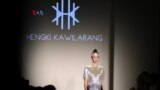 Koleksi Mode Sriwijaya Karya Hengki Kawilarang di New York Fashion Week