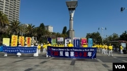 2024年7月20日是法轮功修炼者“反（中共）迫害”25周年纪念日。旧金山湾区法轮功团体在旧金山轮渡大厦前的广场上举行了主题为“反迫害、信仰自由”的集会和游行。