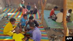 Yara a Sudan suna cin abinci. 