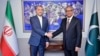 د ایران د بهرنیو چارو وزیر حسین امیر عبداللهیان په اسلام اباد کې له خپل پاکستاني سیال جلیل عباس جیلاني سره وکتل. 