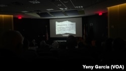 Proyección del documental El Caso Padilla del cineasta cubano Pavel Giroud durante el Miami Film Festival, en el Graham Center de la Florida International University, el 9 de marzo de 2023.