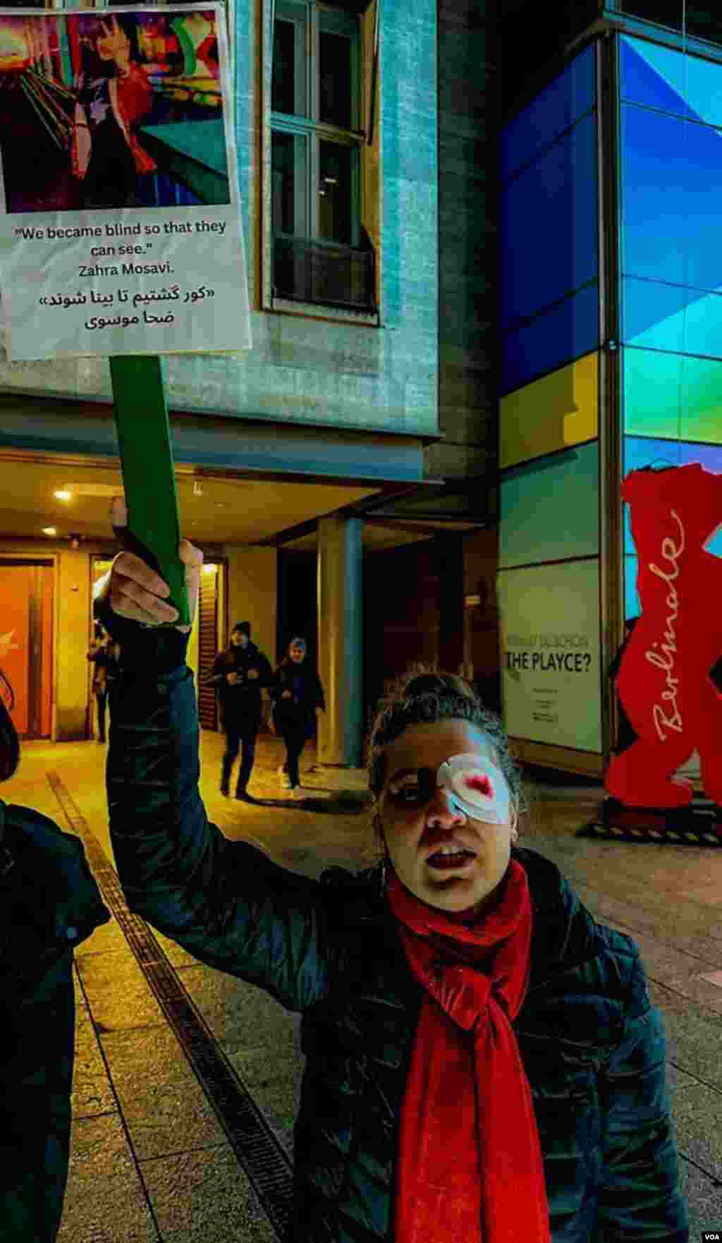  پرفورمنس «چشم‌ها» پاسداشت قربانیان سرکوب معترضان راه آزادی عکاس: حامد ابراهیمی نژاد