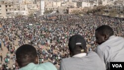 Some 10,000 protesters turned out to support Senegalese opposition leader Ousmane Sonko March 14, 2023 in Dakar, Senegal. (Annika Hammerschlag/VOA)
