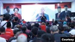 FILE - Ganjar Pranowo dalam jumpa pers Kamis, 21 Maret 2024, mengatakan permohonan gugatan sengketa hasil pemilihan presiden 2024 ke MK ini merupakan langkah untuk meluruskan demokrasi agar kembali ke aturan yang berlaku.(TPN Ganjar-Mahfud)