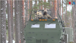 កងទ័ព​អាមេរិក​ហ្វឹកហាត់​នៅ​ក្បែរ​ព្រំដែន​រុស្ស៊ី