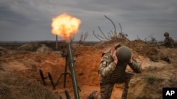 Видання Foreign Policy приходить до висновку, що сьогодні більше людей у всьому світі гине в боях, були вимушені залишити свої домівки або потребують життєво необхідної допомоги - у порівнянні з попередніми десятиліттями. Фото: AP, військовослужбовець бригади "Буревій"