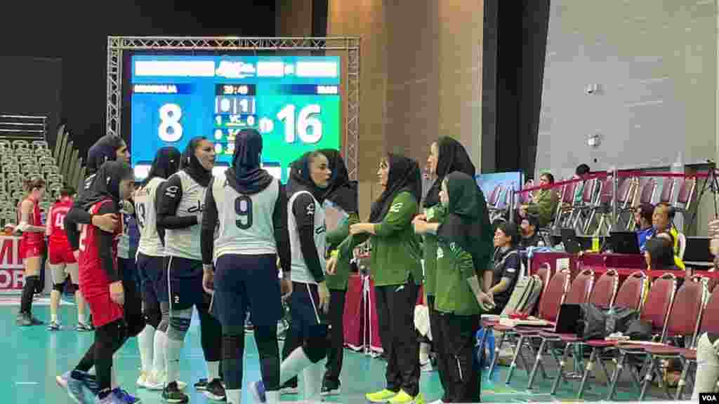 پیروزی تیم ملی والیبال زنان ایران بر مغولستان در رقابت‌های قهرمانی آسیا 