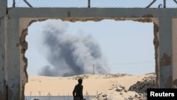 По израелските напади, чад во Кан Јунис во јужниот дел на Појасот Газа, 8 август 2024 година.