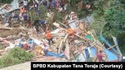 Sedikitnya 14 orang tewas akibat tanah longsor di Kabupaten Tana Toraja, Sulawesi Selatan, Sabtu (13/4). (Foto: Courtesy/BPBD Kab. Tana Toraja)