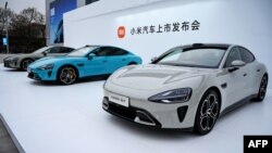 نمایش خودروهای جدید برقی شیائومی ساخت چین، در مراسمی در پکن – ۲۸ مارس ۲۰۲۴