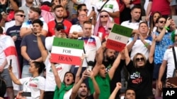 هواداران تیم ملی حامی اعتراضات سراسری ۱۴۰۱ در جام جهانی ۲۰۲۲ قطر