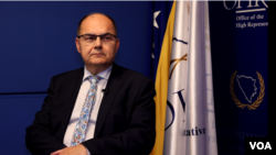 Christian Schmidt tokom razgovora sa novinarkom Glasa Amerike Aminom Bijelonja Muminović.