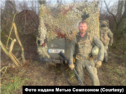 Метью Семпсон під час служби в Україні