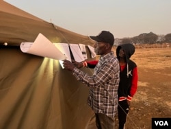 Some people voted during the night as voting was extended to a second day Aug. 24, 2023, in Harare, Zimbabwe, after election day was marred by polling station delays and shortages of ballots in opposition strongholds Bulawayo and Harare. (Columbus Mavhunga/VOA)