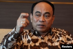 Menteri Komunikasi dan Informatika Indonesia Budi Arie Setiadi saat wawancara di kantornya di Jakarta, 8 Mei 2024. (REUTERS/Ajeng Dinar Ulfiana)