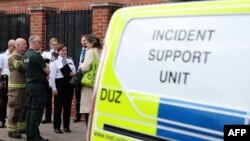 Polisi melakukan penangkapan dalam satu kasus pidana di London (foto: ilustrasi). 