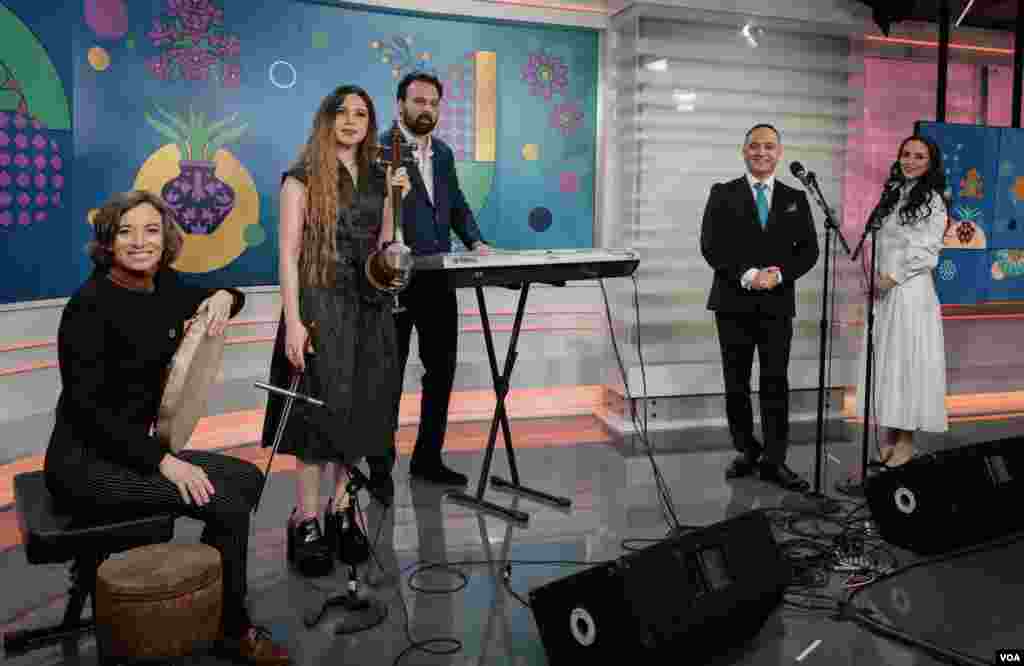 احسان کرمی و ماندانا خضرایی باز هم عیدی ویژه داشتند و همخوانی کردند