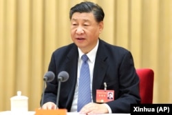 中国领导人习近平在北京举行的年度中央经济工作会议上讲话。（2023年12月12日）