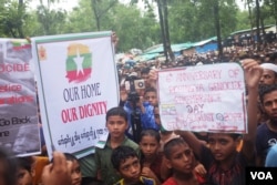 The Rohingya refugees rallying at Cox’s Bazar, Bangladesh, on Aug. 25, 2023, demanded rights such as dignified repatriation, citizenship and legal employment. (Md. Jamal/VOA)