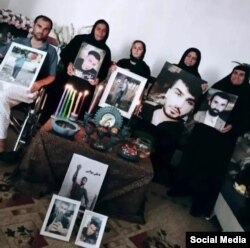 مادران دادخواه ایذه در کنار مادر و پدر کیان پیرفلک