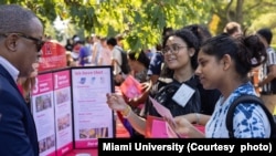 Para mahasiswa asing di Universitas Miami di Ohio, AS mengikuti orientasi kampus mereka sebelum dimulai musim perkuliahan baru (foto: ilustrasi). 
