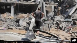 Донаторите и меѓународната заедница треба да пружат значителна економска помош за да ја поправат големата штета што Газа ја доживеа поради долготрајните ограничувања и честите воени операции, кои ја задушија економијата и ја десеткуваа инфраструктурата, се вели во извештајот