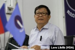 រូបឯកសារ៖ លោក សុន ឆ័យ អនុប្រធាន​គណបក្ស​ភ្លើងទៀន​ថ្លែង​ក្នុង​សន្និសីទ​សារព័ត៌មាន​មួយ​នៅ​ទីស្នាក់ការ​គណបក្ស​ក្នុង​សង្កាត់​ភ្នំពេញ​ថ្មី រាជធានី​ភ្នំពេញ នៅ​ថ្ងៃទី១៦ ខែឧសភា ឆ្នាំ២០២៣។ (លាស់ លីបលីប/វីអូអេ)