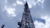 Une antenne radio où VOA a installé un émetteur pour ses nouvelles émissions en FM.