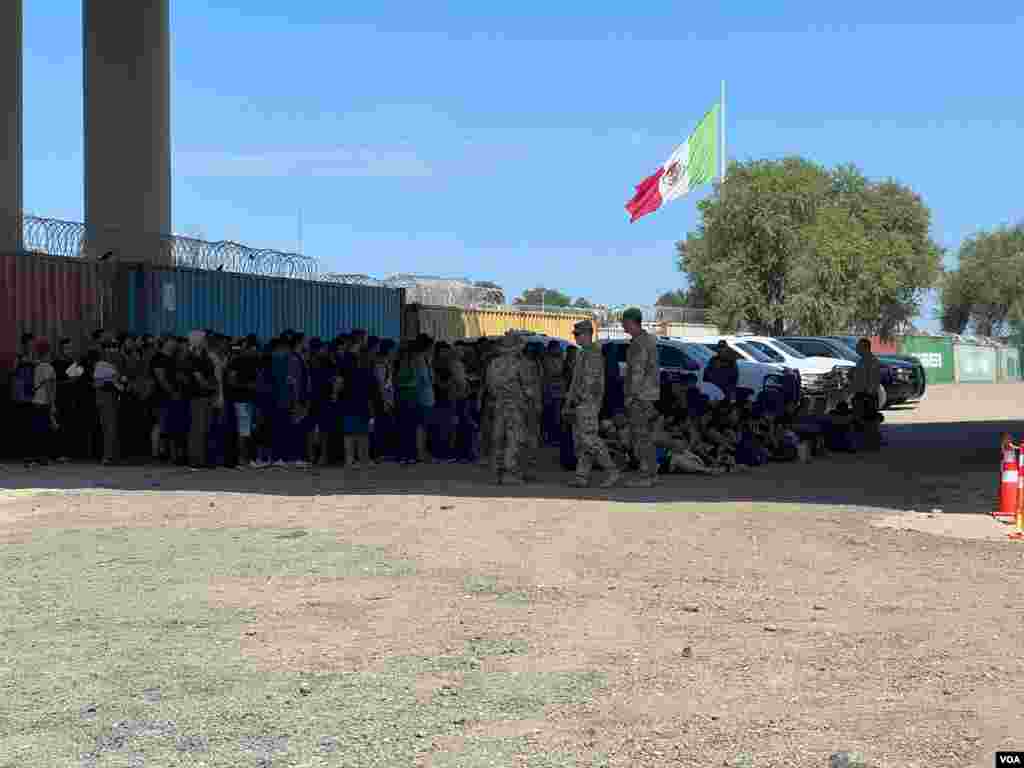 Del 1 de enero a septiembre de 2023, agentes migratorios han rescatado a 1.469.787 migrantes, de ese total, 788.089 han sido retornados vía terrestre y aérea, de acuerdo con un comunicado del gobierno de México.