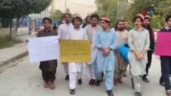 پیښور کې د افغان کډوالو په ملاتړ د محصلينو لاريون
