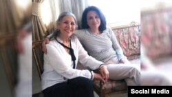 مهوش ثابت (چپ) فریبا کمال آبادی. آرشیو