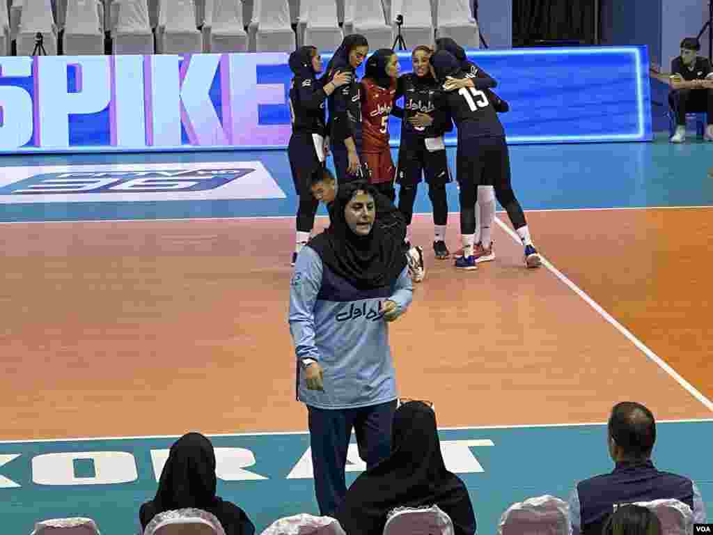 مسابقه تیم‌های ملی والیبال زنان ایران و ژاپن در رقابت‌های قهرمانی آسیا