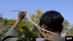 د اعدام شویو افغانانو هویت څرګند شوی نه دی او نه هم ویل شوي چې ولې دوی اعدام شوي دي