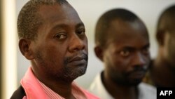 Le pasteur Paul Nthenge Mackenzie, fondateur de l'église Good News International en 2003 et accusé d'avoir incité ses adeptes à mourir de faim "pour rencontrer Jésus", comparait au tribunal de Malindi, au Kenya, le 2 mai 2023.