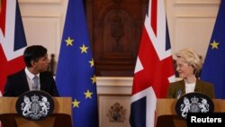 British Prime Minister Rishi Sunak and European Commission President Ursula von der Leyen hold a news conference at Windsor Guildhall, Britain, Feb. 27, 2023. (Dan Kitwood/Pool via Reuters) 