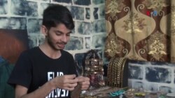 د پيښور اوسیدونکی چې مصنوعي ګاڼۍ جوړوي 